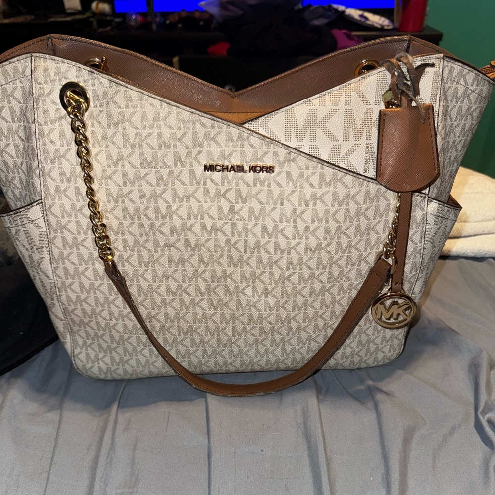 Vanilla jet set tote